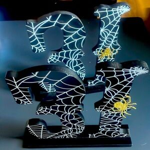 NEW HALLOWEEN DECOR!!!!!
MAKE OFFER!!!!!!